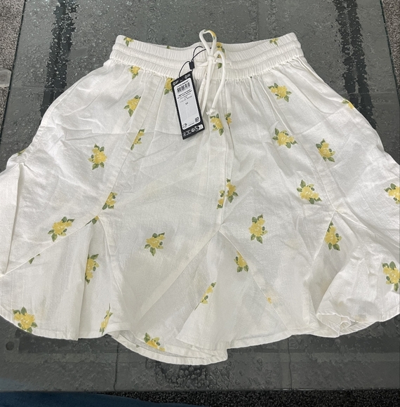 Vero Moda Maya Skirt in Snow White/Venus Flow Print New with tags - Picture 2 of 5